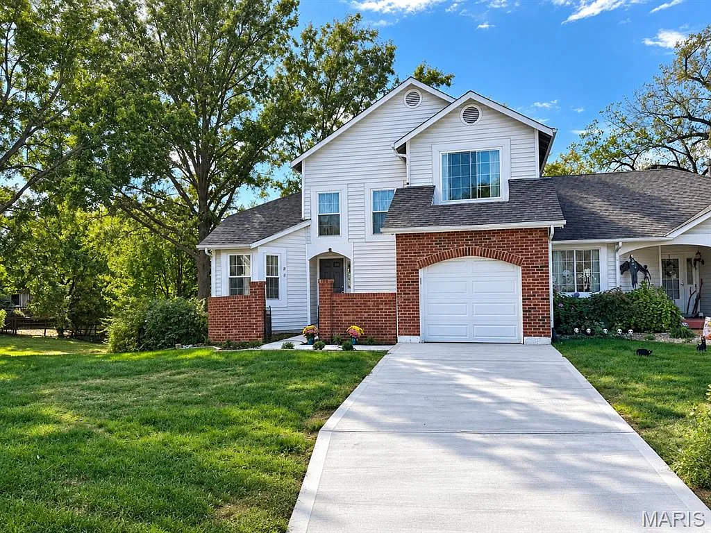 3 bed, 4.0 bath, 1392 sqft, $2,200 — Photo 1