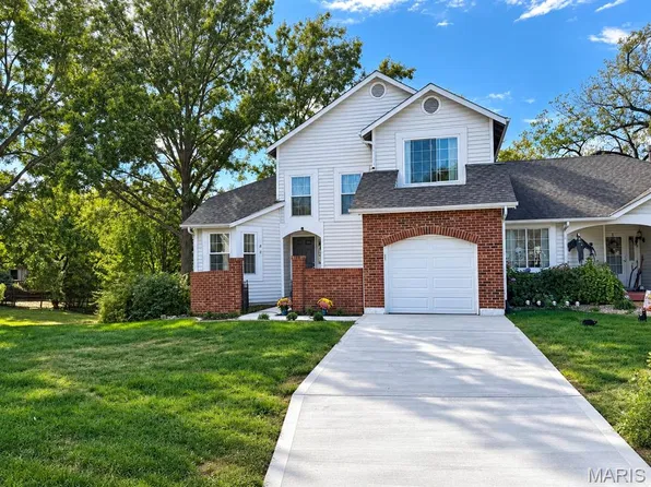 61 Broken Oak Ct, Saint Peters, MO 63304