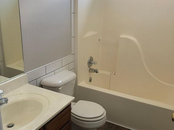 4th image of 212 Poplar St #B