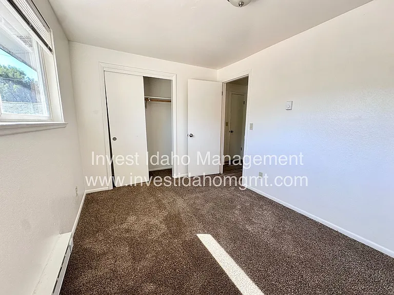 3970 Glenn — Photo 15
