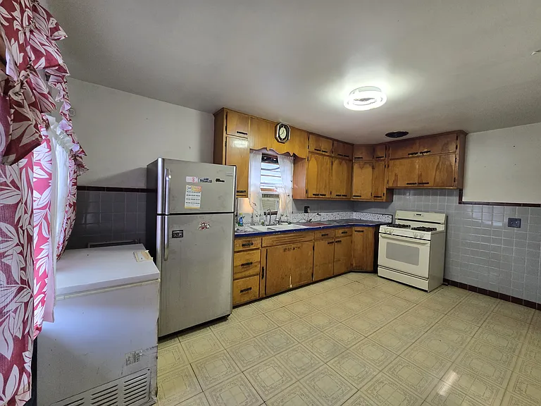 535 E 43rd Ave — Photo 26
