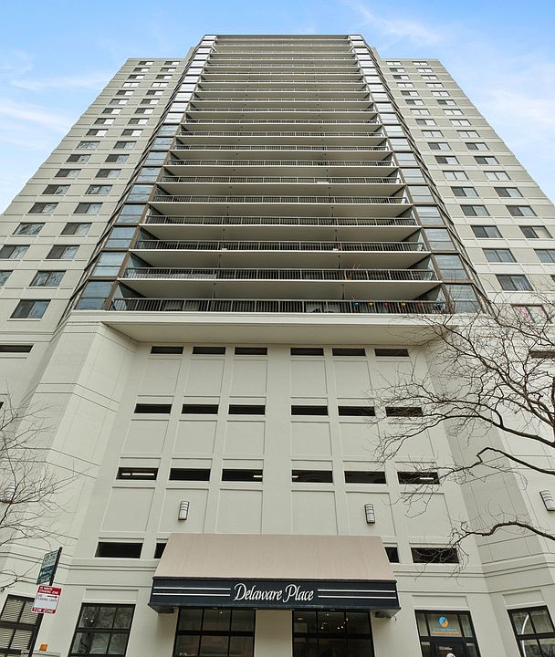 1st image of 33 W Delaware Pl APT 18H