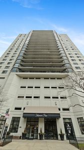 33 W Delaware Pl APT 18H, Chicago, IL, 60610