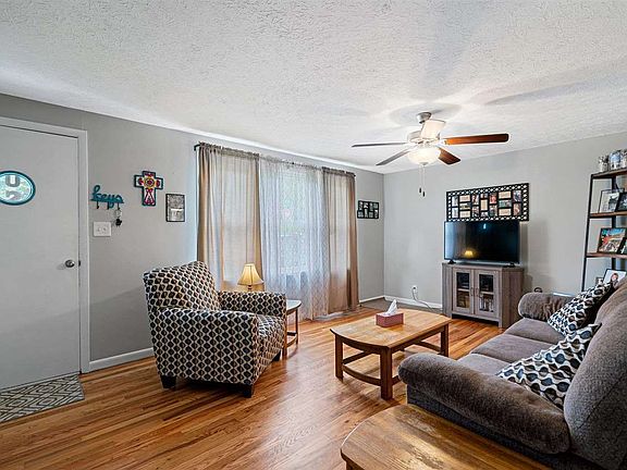 3rd image of 100 Lincoln St