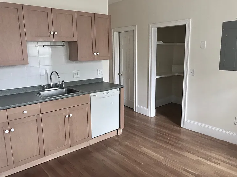 14 Schiller St #1A — Photo 8