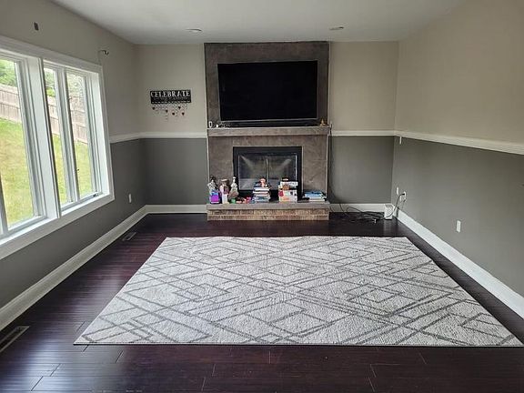 4th image of 1724 Rushmore Dr