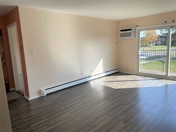4th image of 18W155 63rd St APT 207B