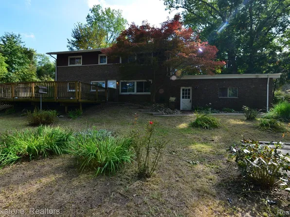 1633 Inner Dr, Ortonville, MI 48462