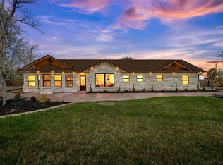 1404 S Robinson Dr, Robinson, TX 76706