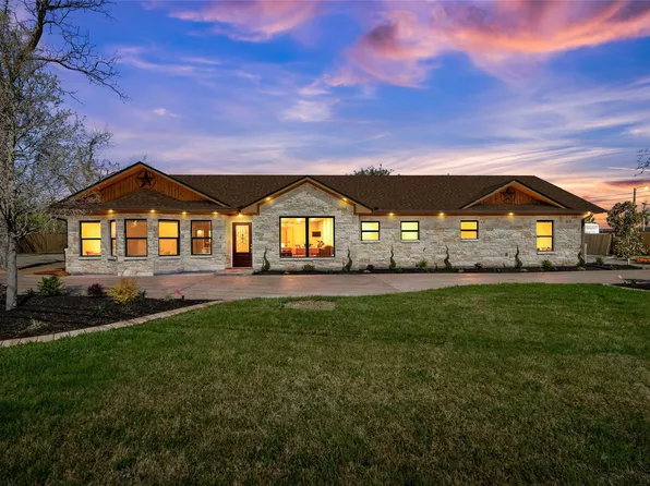 1404 S Robinson Dr, Robinson, TX 76706