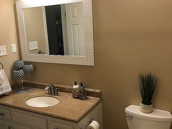 5th image of 614 Winscott Ct