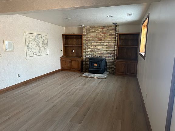 Family room, free for you to paint/customize