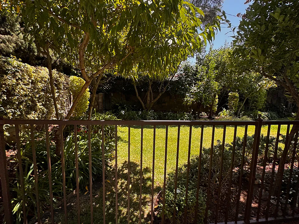 S Hudson Ave