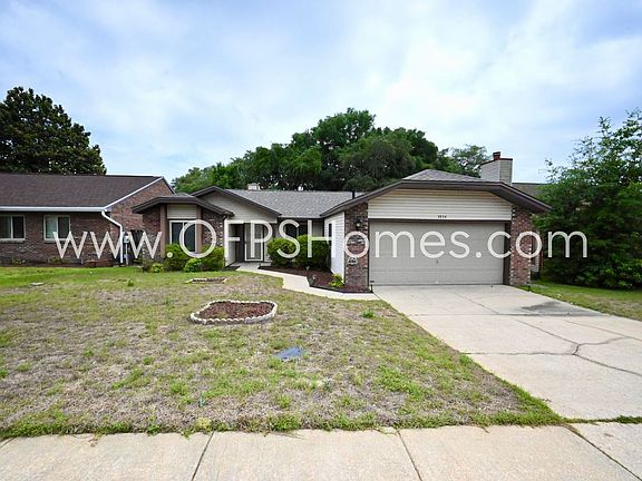 3rd image of 3934 Balsam Dr