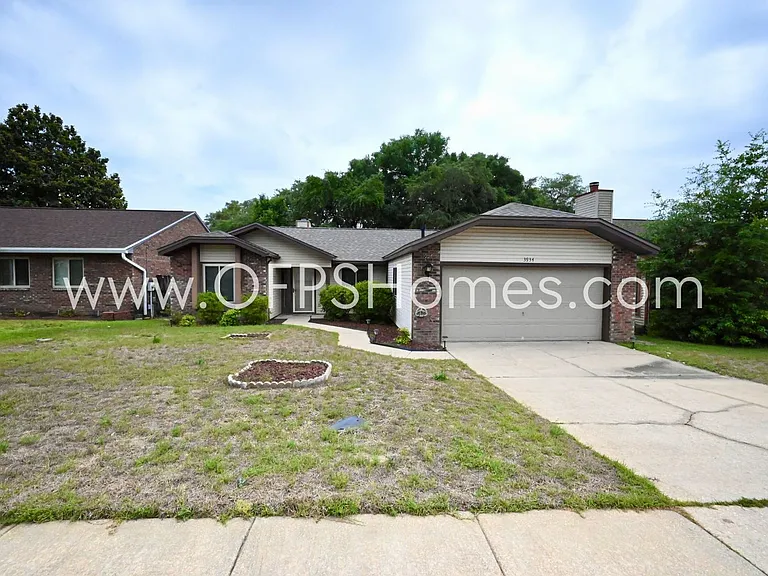 3934 Balsam Dr — Photo 3