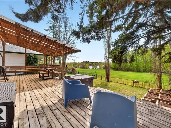 755 Lakeside Dr, Spring Lake, AB T7Z 2V7