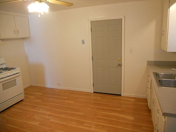 5th image of 461 Walnut St APT B