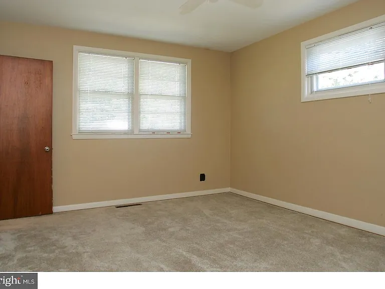 17 Wayne Dr — Photo 14