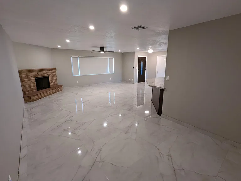 1062 W Ina Rd — Photo 8