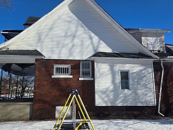 4th image of 148 Winona St