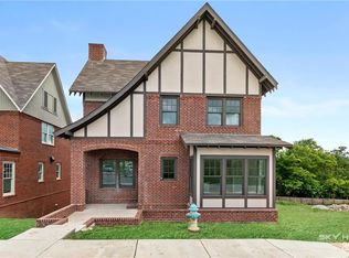 1810 N Clifton Ave, Fayetteville, AR 72701