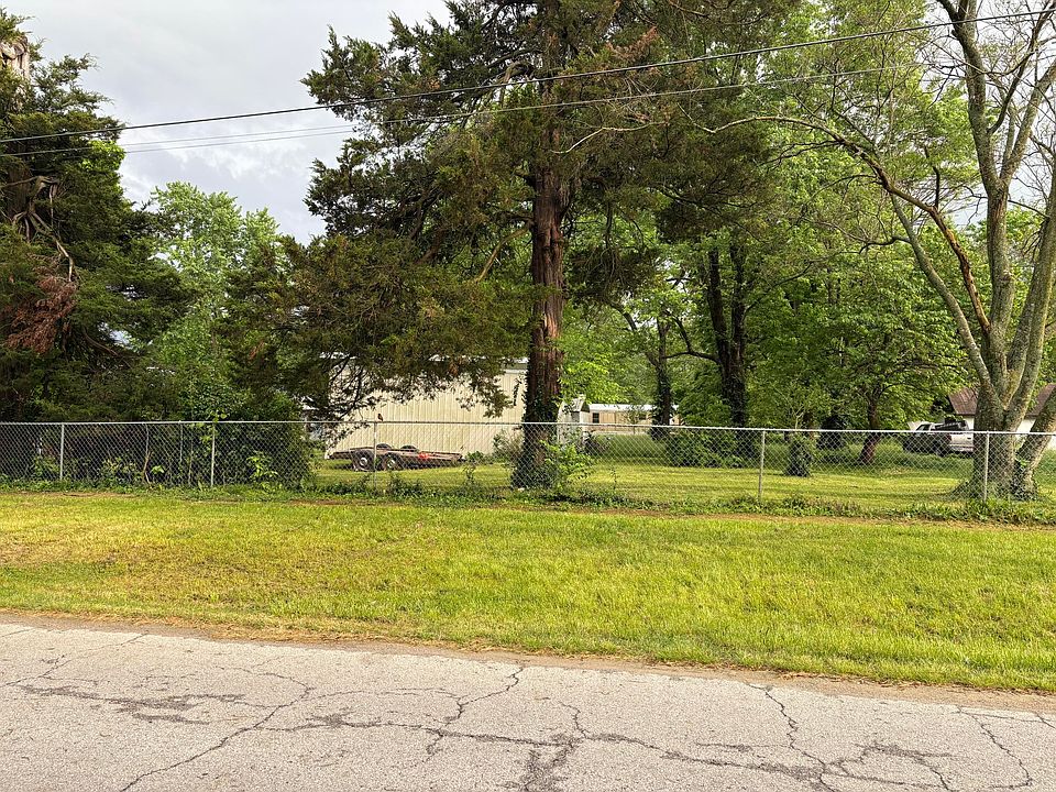 1st image of 320 E Washington Street