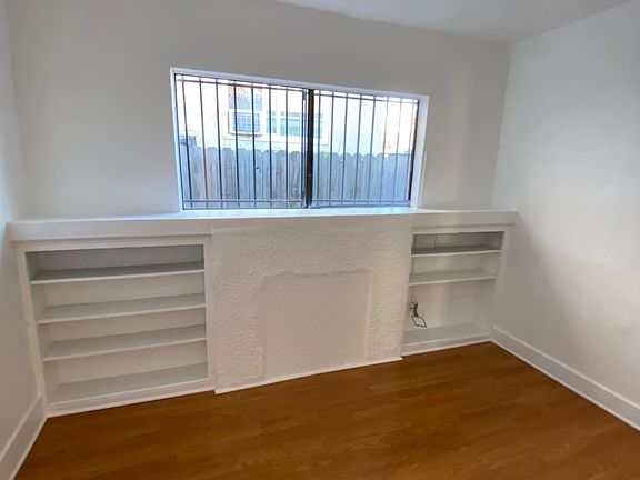 2nd image of 3403 Fletcher Dr #1/2