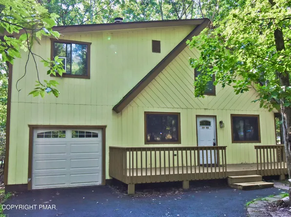 2059 Candlewood Dr, East Stroudsburg, PA 18301