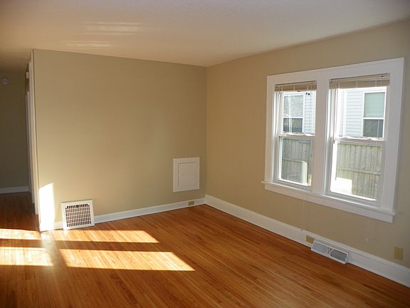 5th image of 1606 Thomas Ave N