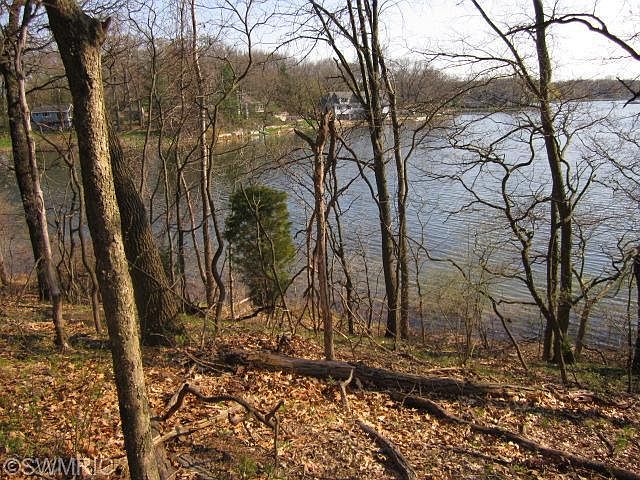 1st image of 311 N Crooked Lake Dr