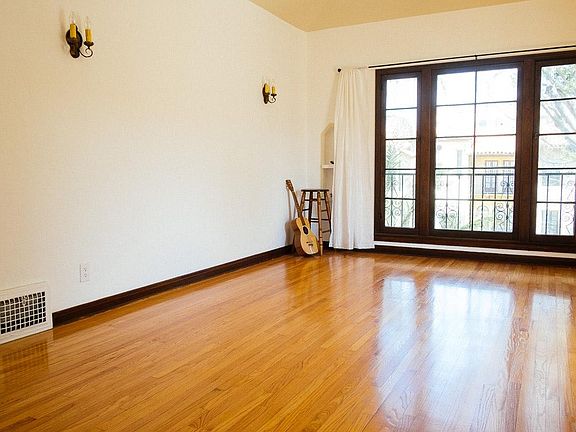 3rd image of 655 S Dunsmuir Ave