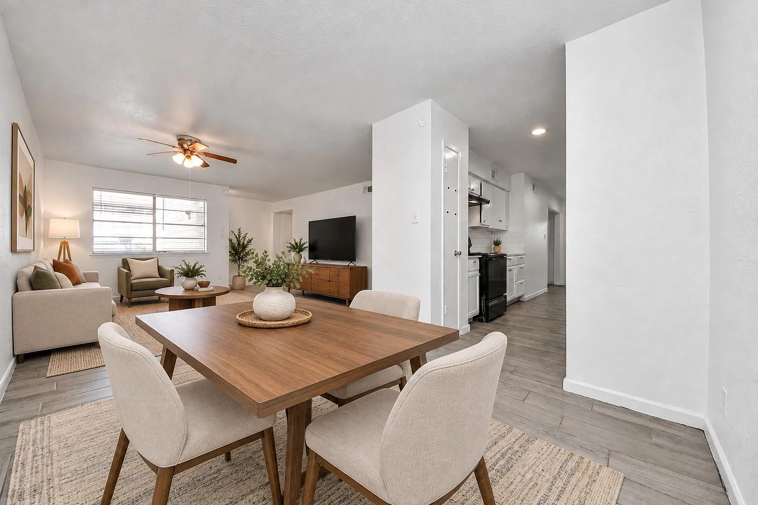 3 bed, 2.0 bath, 1373 sqft, $1,100 — Photo 1