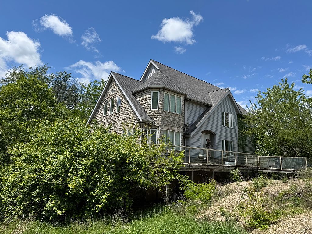 2151 River Rd - Property Image