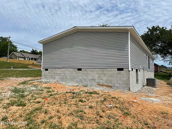 2nd image of 418 Oak Grove Rd