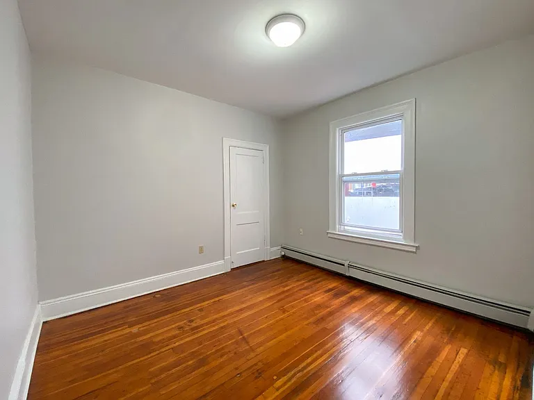 291 Buckingham St / Luca Investments LLC — Photo 33