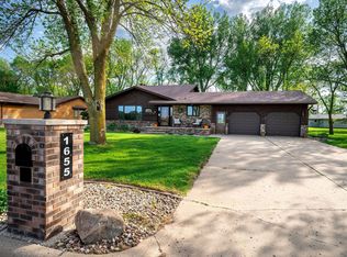 1655 17th St, Windom, MN 56101