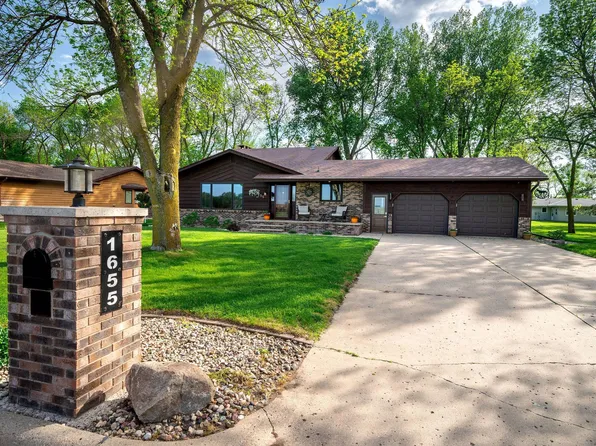 1655 17th St, Windom, MN 56101