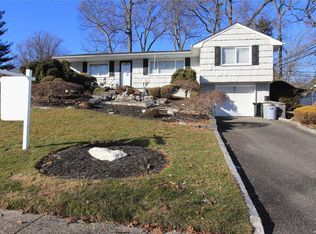 30 Carriage Dr, Kings Park, NY 11754