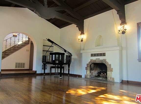4th image of 1627 Angelus Ave