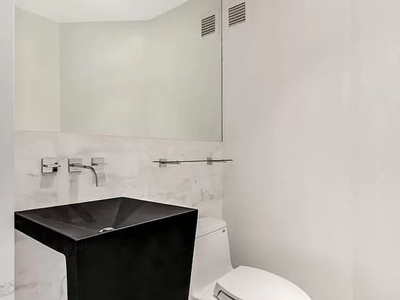 3rd image of 45 E 80th St APT 8A
