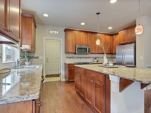 4th image of 8364 Vashon Dr NE