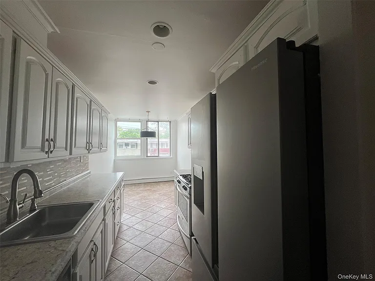 156 Coolidge St — Photo 3