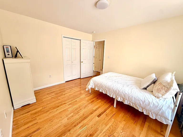 372 Chestnut St — Photo 16