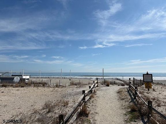 4th image of 2721 Boardwalk #1515