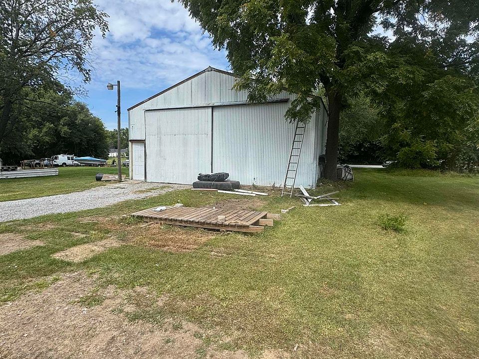 2nd image of 605 S Linda Ln