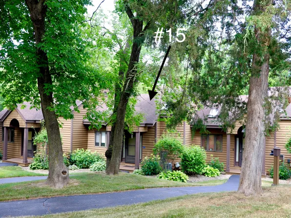 15 Creekwood Ln #15, Galena, IL 61036