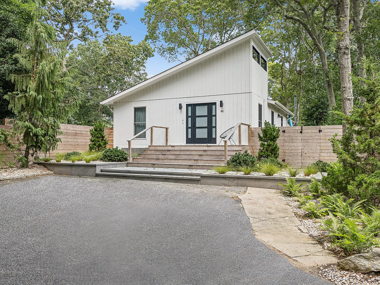 East Hampton Oasis — Photo 2