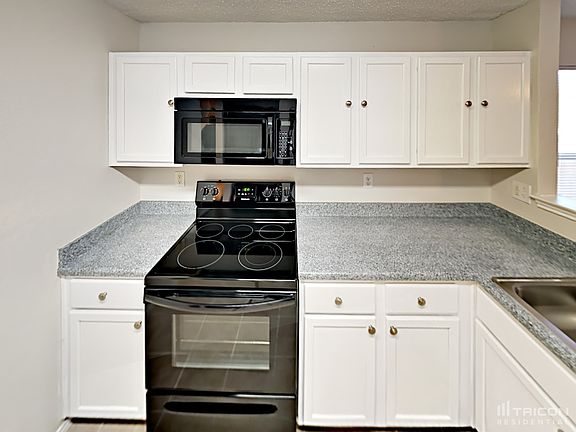 5th image of 7905 Mosstree Dr