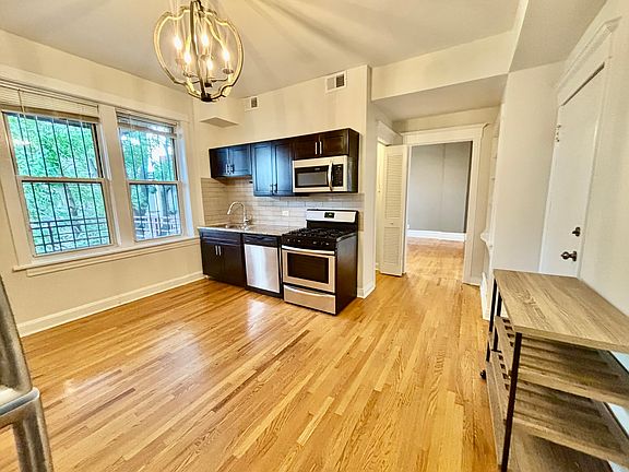 3rd image of 1435 N Ashland Ave #3R