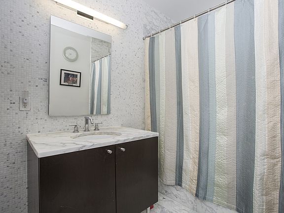 4th image of 4630 Center Blvd APT 1107